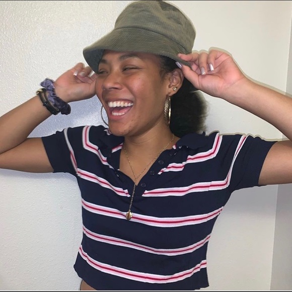 Cute cropped polo :) casual - Picture 2 of 3